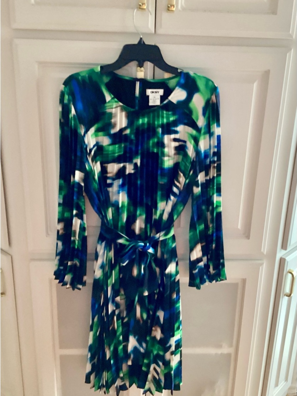 DKNY Green Blue and White Pleated Long Sleeve Tie-Waist Dress